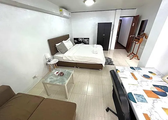 Sukhumvit Soi 12: 3 Bed / 2 Bath For 7 Ppl Group