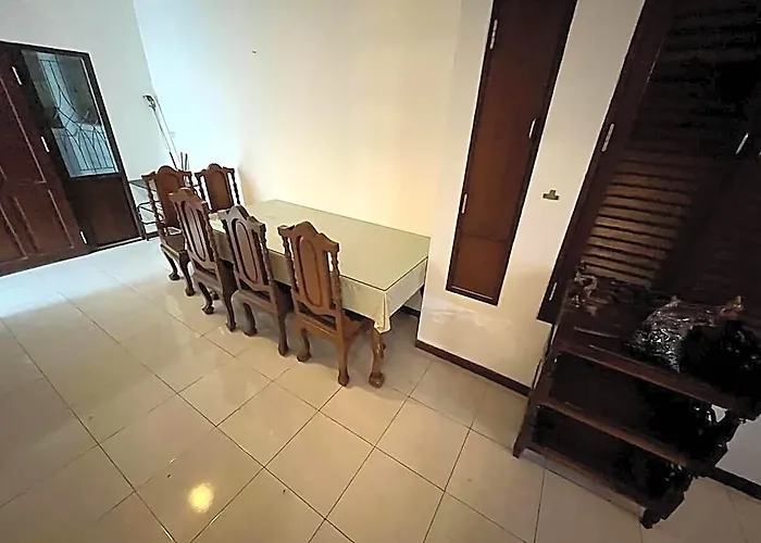 Sukhumvit Soi 12: 3 Bed / 2 Bath For 7 Ppl Group 曼谷